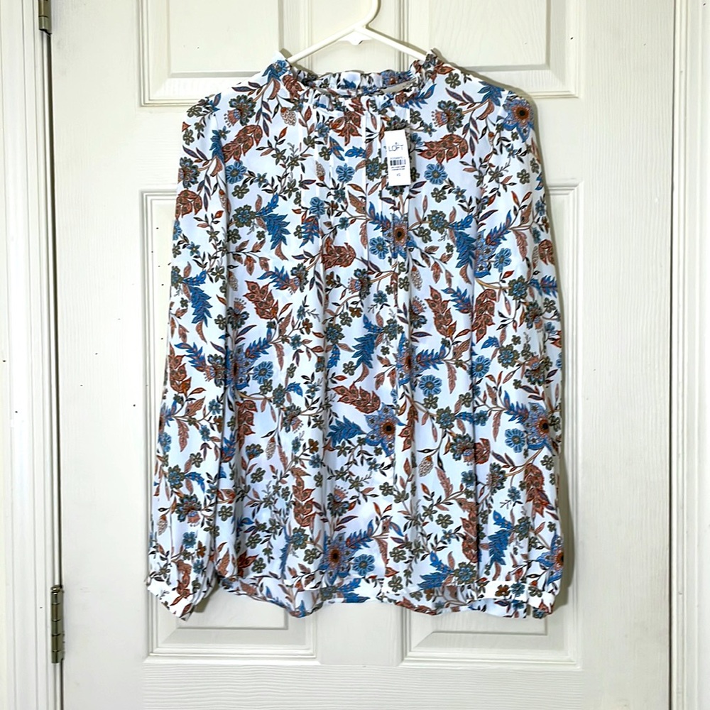 🔥🔥 NWT Women’s White Paisley Print Top Size XS (Fits Small/M) Long Sleeves